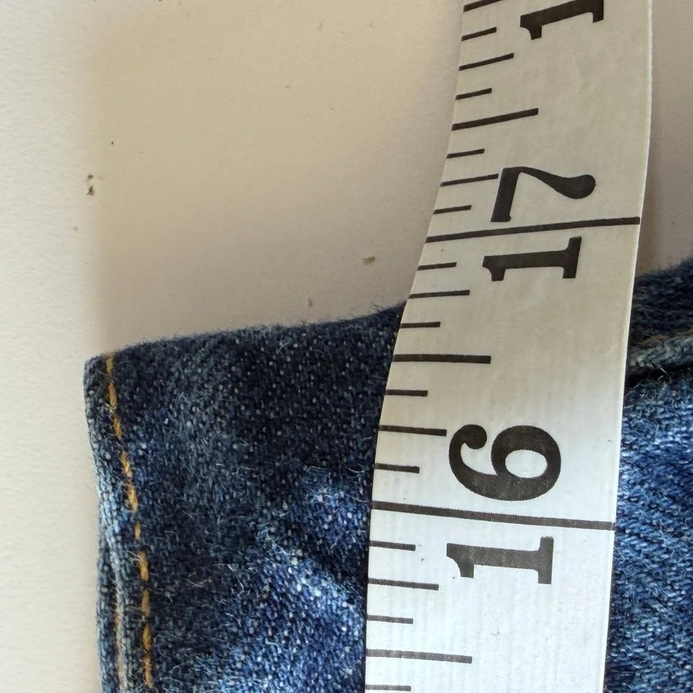 Vintage Levis 505 Regular Fit Straight Leg Jeans Mens 33x34 Dark Blue Denim Y2K